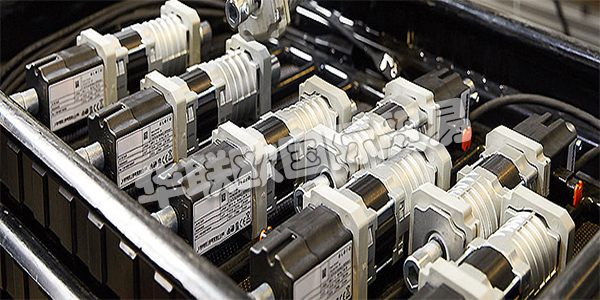 ELERO位于德國(guó)斯圖加特附近的Schlierbach,是卷簾門(mén),防曬系統(tǒng)和卷簾門(mén)驅(qū)動(dòng)和控制的領(lǐng)先制造商之一。