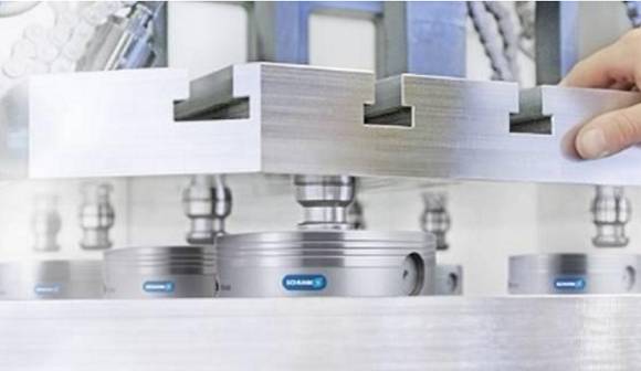 SCHUNK刀具夾持系統對機加工行業產生了前所未有的革命性影響。?模塊化夾持系統借鑒其優勢,它的作用遠不止于一個參考基準,還提供了包括定位、夾持以及接口通用等功能。這種夾持原理如今被認為是提高生產效率的最有效的方法之一,廣泛適用于從小型零件到大型零件,從粗加工到裝配應用的各種工藝。作為這一技術的先驅以及夾持技術和抓取系統的領導者,SCHUNK始終致力于開發新的應用領域,并在它的模塊化系統中新增了適用于直接夾持工件以及微小型零件的專業標準模塊。