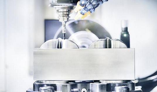 SCHUNK刀具夾持系統對機加工行業產生了前所未有的革命性影響。?模塊化夾持系統借鑒其優勢,它的作用遠不止于一個參考基準,還提供了包括定位、夾持以及接口通用等功能。這種夾持原理如今被認為是提高生產效率的最有效的方法之一,廣泛適用于從小型零件到大型零件,從粗加工到裝配應用的各種工藝。作為這一技術的先驅以及夾持技術和抓取系統的領導者,SCHUNK始終致力于開發新的應用領域,并在它的模塊化系統中新增了適用于直接夾持工件以及微小型零件的專業標準模塊。