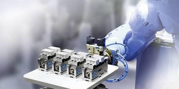 SCHUNK刀具夾持系統對機加工行業產生了前所未有的革命性影響。?模塊化夾持系統借鑒其優勢,它的作用遠不止于一個參考基準,還提供了包括定位、夾持以及接口通用等功能。這種夾持原理如今被認為是提高生產效率的最有效的方法之一,廣泛適用于從小型零件到大型零件,從粗加工到裝配應用的各種工藝。作為這一技術的先驅以及夾持技術和抓取系統的領導者,SCHUNK始終致力于開發新的應用領域,并在它的模塊化系統中新增了適用于直接夾持工件以及微小型零件的專業標準模塊。