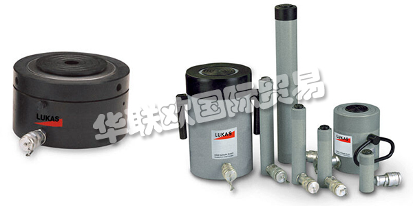 LUKAS是第一家開發(fā)用于救援作業(yè)的液壓切割設(shè)備的供應(yīng)商。這為整個行業(yè)奠定了基礎(chǔ)。如今，LUKAS團(tuán)隊(duì)孜孜以求，以精準(zhǔn)，熱情的方式生產(chǎn)每一種產(chǎn)品。起重的材料需要移動時，或者工廠中的大型設(shè)備等在使用一段時間后需要檢修，檢修位置經(jīng)常出現(xiàn)在設(shè)備底端，這時就需要用液壓缸對設(shè)備先進(jìn)行頂升后才有足夠空間來檢修。LUKAS提供的液壓缸起重噸位最大至1100噸，可輕松應(yīng)對各種大型設(shè)備的頂升操作。下文為您介紹LUKAS氣缸。